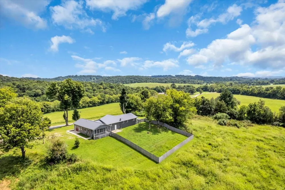 1981 Gossburg Rd Beechgrove, TN 37018