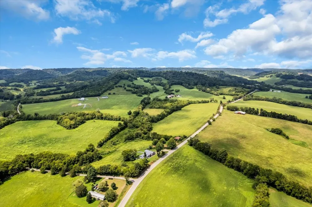 1981 Gossburg Rd Beechgrove, TN 37018