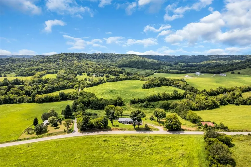 1981 Gossburg Rd Beechgrove, TN 37018