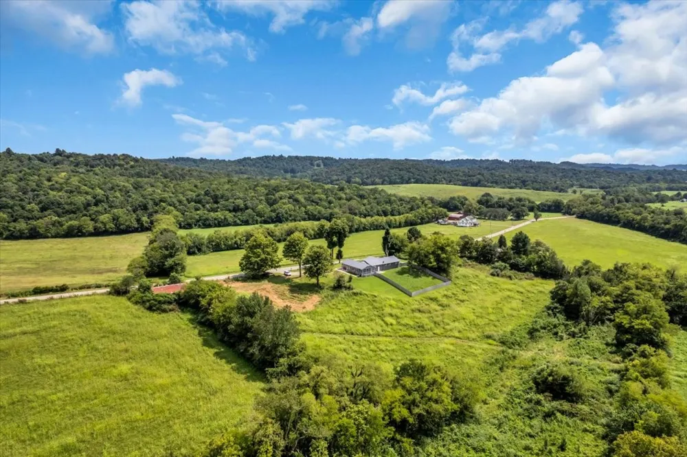 1981 Gossburg Rd Beechgrove, TN 37018