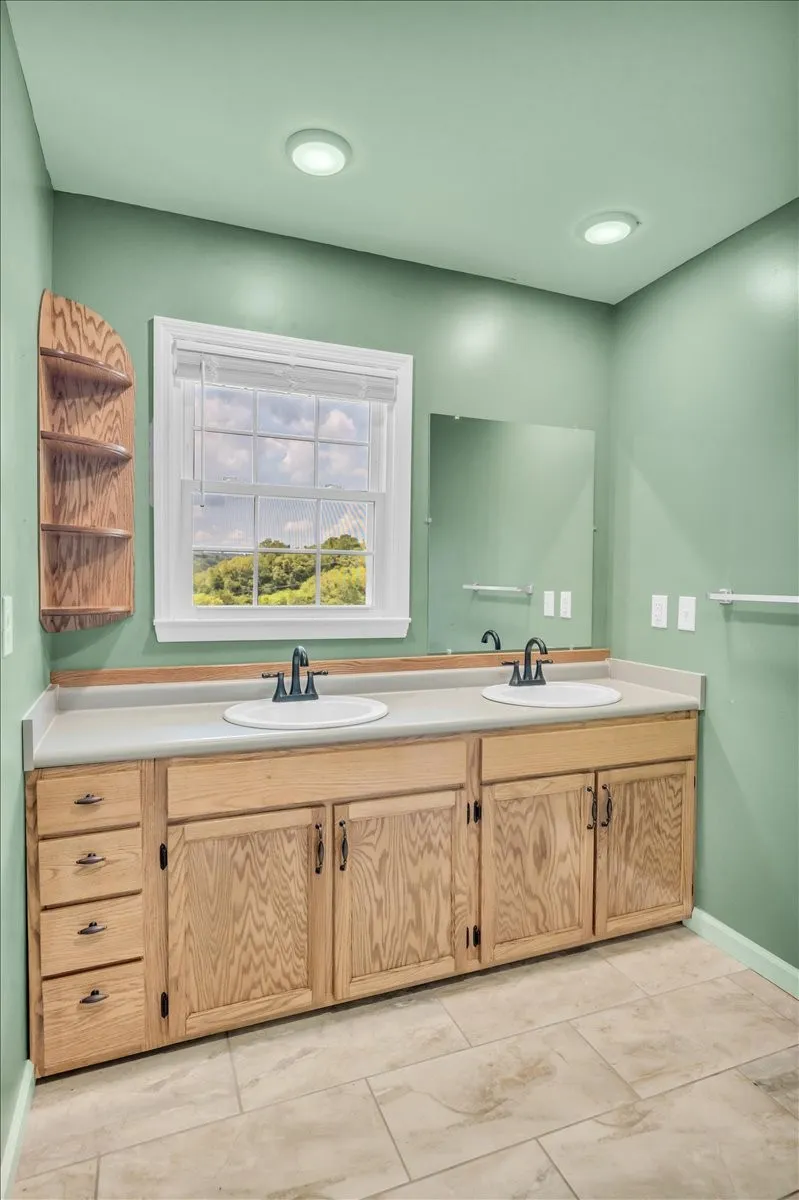 1981 Gossburg Rd Beechgrove, TN 37018