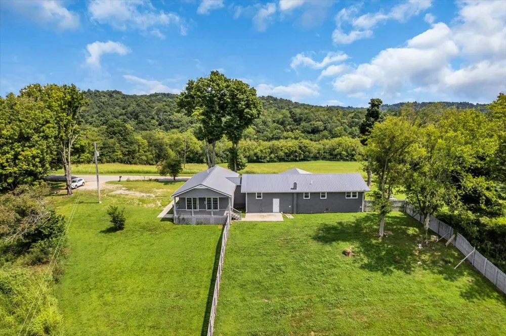 1981 Gossburg Rd Beechgrove, TN 37018