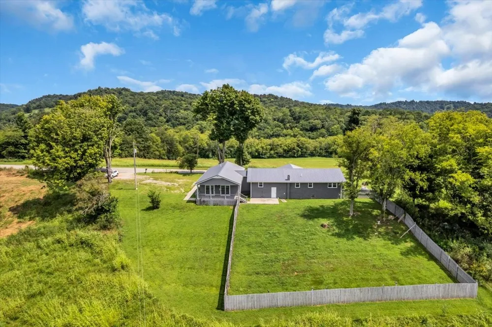 1981 Gossburg Rd Beechgrove, TN 37018