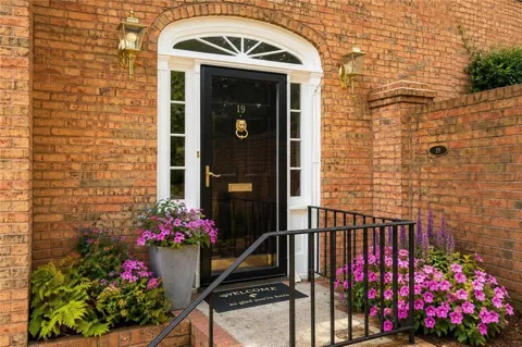 19 Lullwater Place NE #19