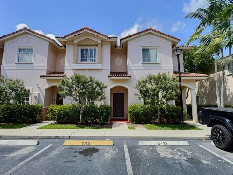 8833 S ISLES CIRCLE #8833