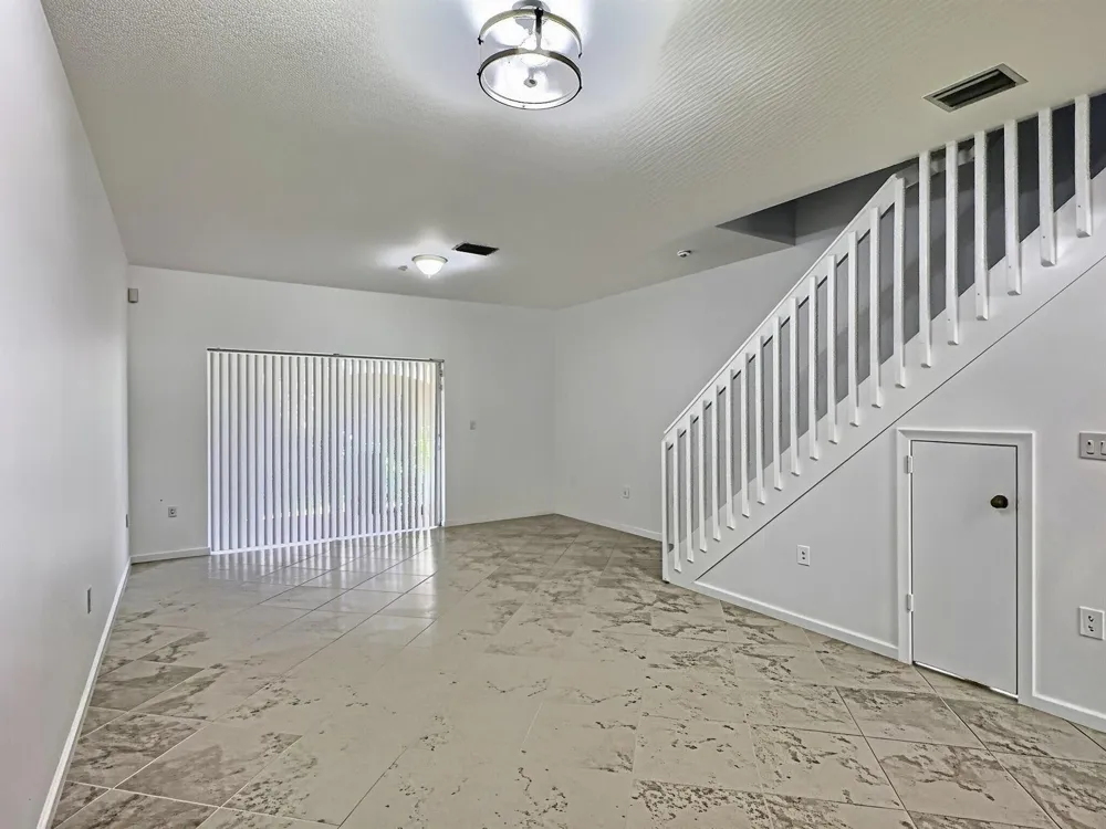 8833 S ISLES CIRCLE #8833 Tamarac, FL 33321