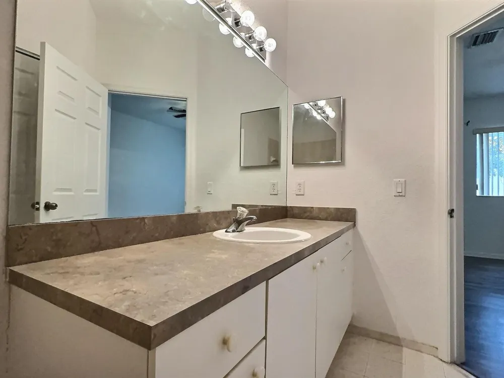 8833 S ISLES CIRCLE #8833 Tamarac, FL 33321