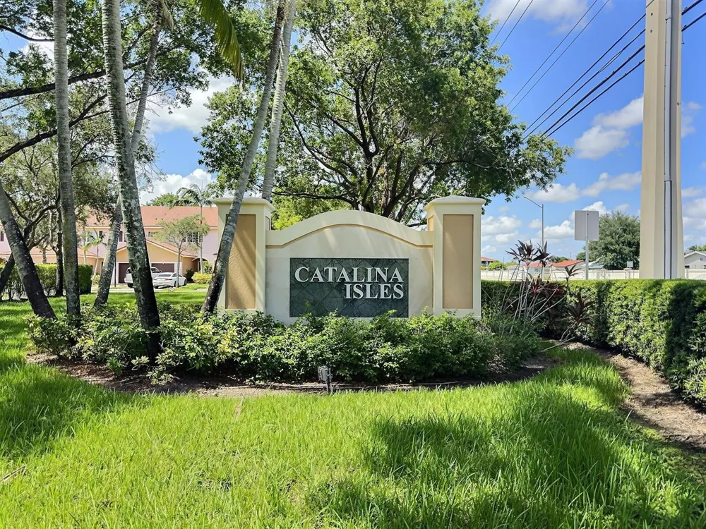 8833 S ISLES CIRCLE #8833 Tamarac, FL 33321