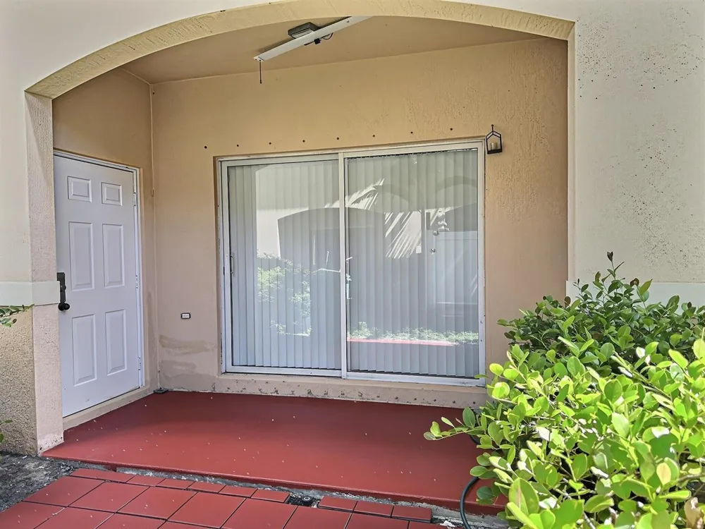 8833 S ISLES CIRCLE #8833 Tamarac, FL 33321