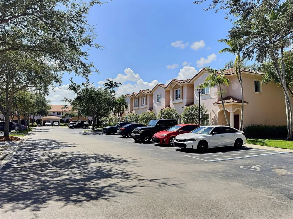 8833 S ISLES CIRCLE #8833 Tamarac, FL 33321