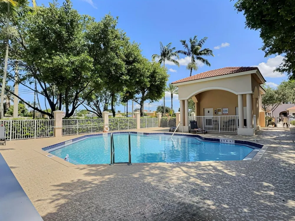 8833 S ISLES CIRCLE #8833 Tamarac, FL 33321