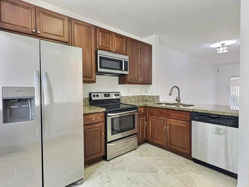 8833 S ISLES CIRCLE #8833 Tamarac, FL 33321