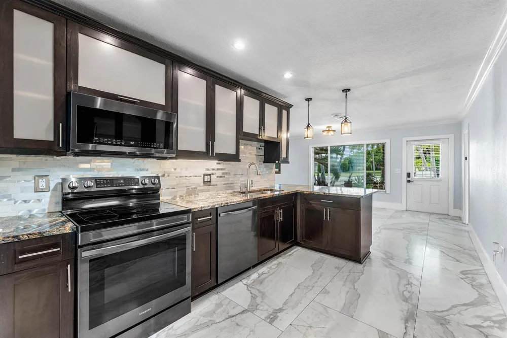 819 6TH STREET Lake Park, FL 33403