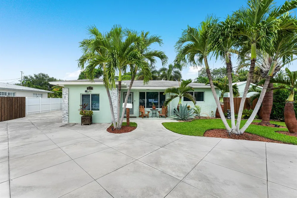 819 6TH STREET Lake Park, FL 33403