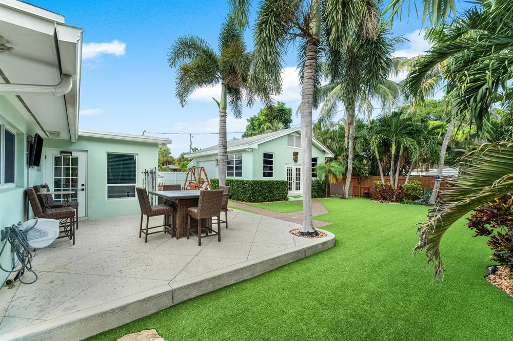 819 6TH STREET Lake Park, FL 33403