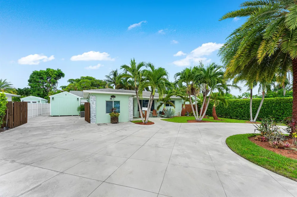 819 6TH STREET Lake Park, FL 33403
