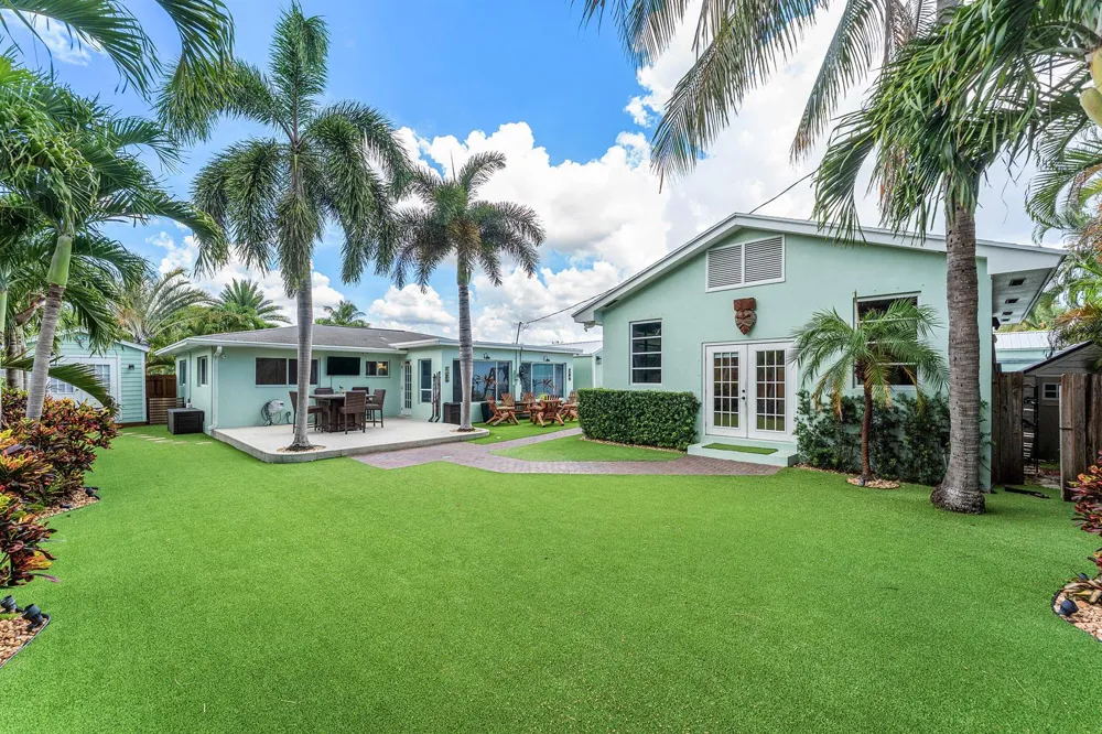 819 6TH STREET Lake Park, FL 33403