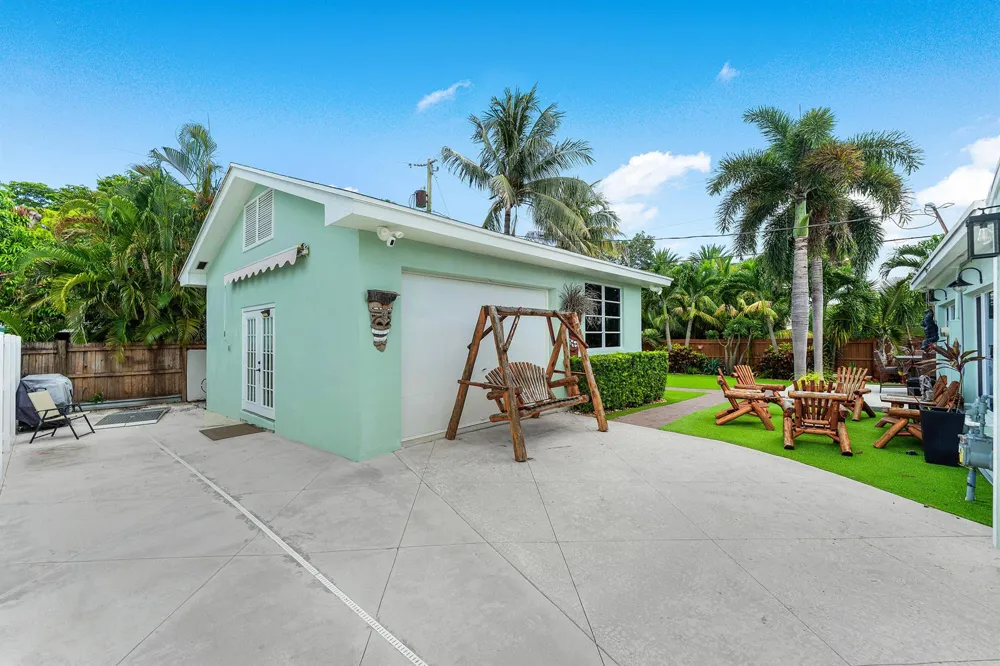 819 6TH STREET Lake Park, FL 33403