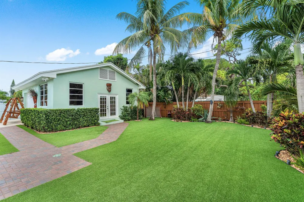 819 6TH STREET Lake Park, FL 33403