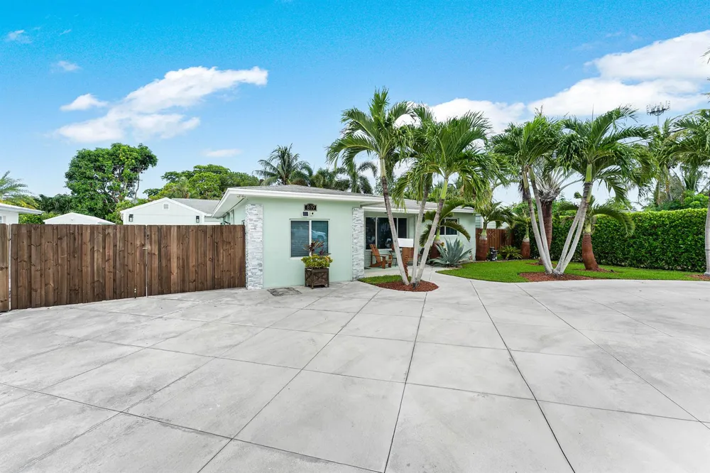 819 6TH STREET Lake Park, FL 33403