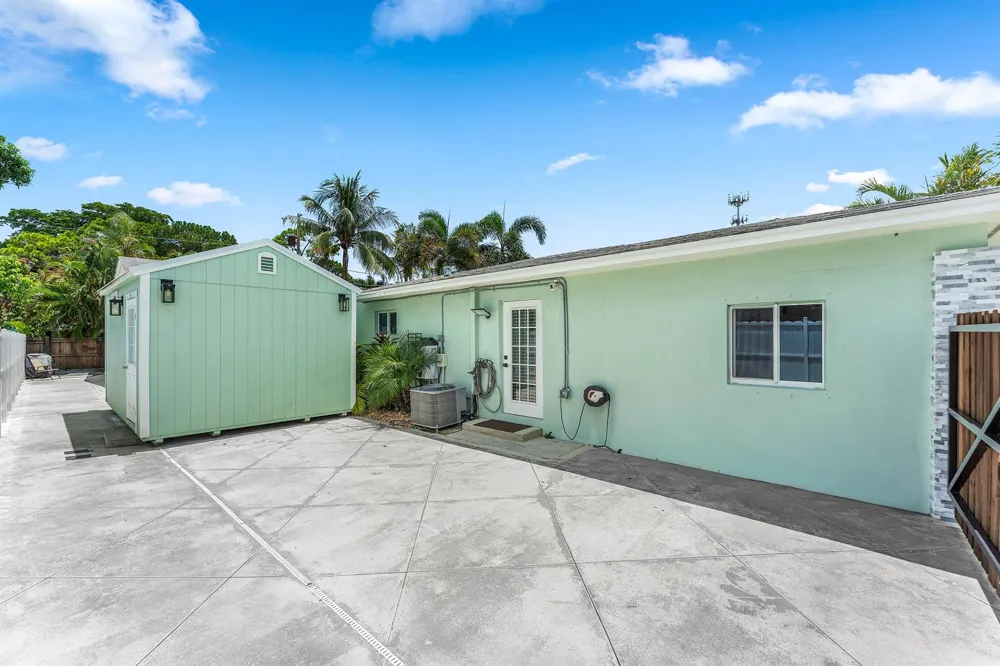 819 6TH STREET Lake Park, FL 33403