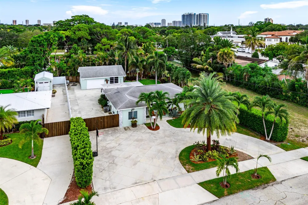 819 6TH STREET Lake Park, FL 33403