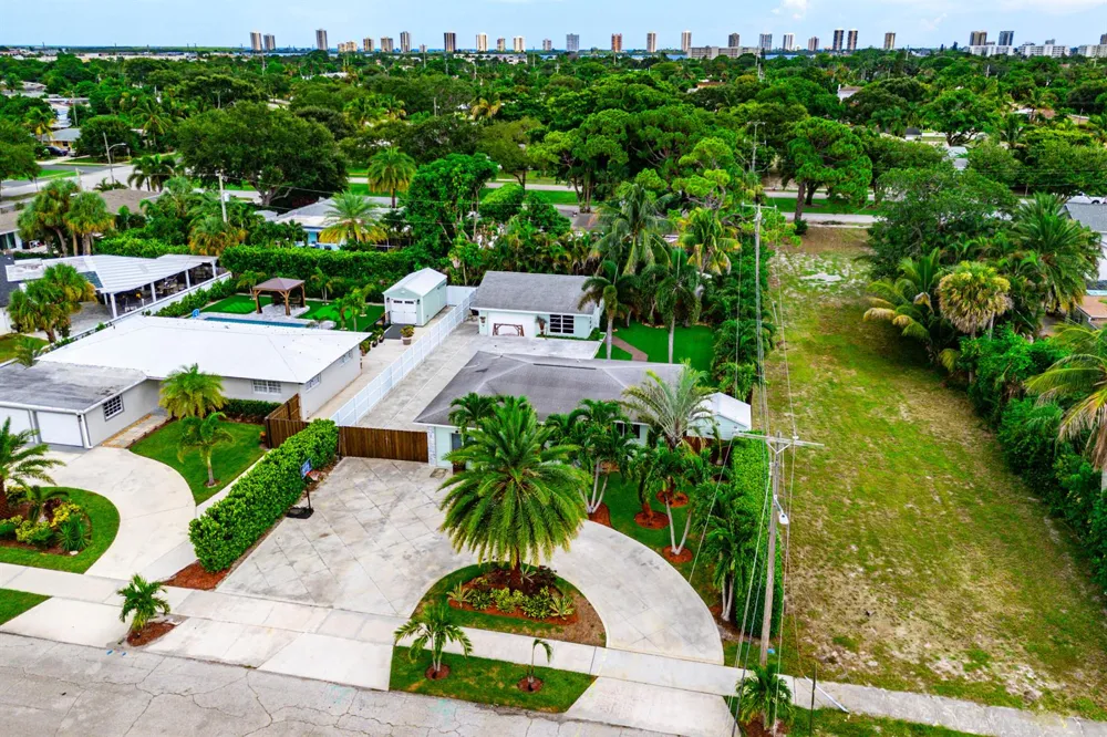 819 6TH STREET Lake Park, FL 33403