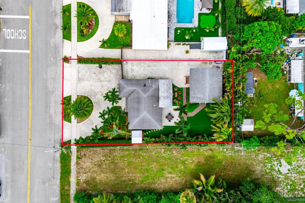 819 6TH STREET Lake Park, FL 33403