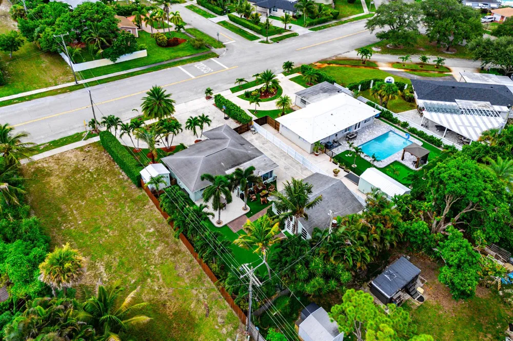 819 6TH STREET Lake Park, FL 33403