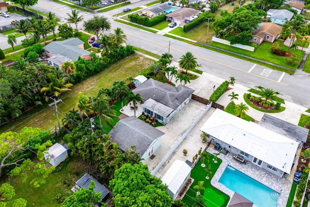 819 6TH STREET Lake Park, FL 33403