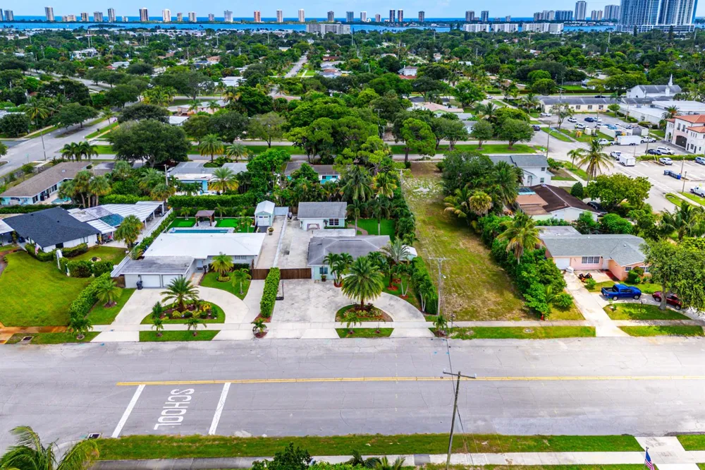 819 6TH STREET Lake Park, FL 33403