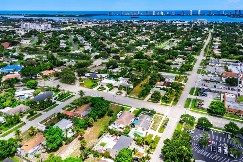 819 6TH STREET Lake Park, FL 33403