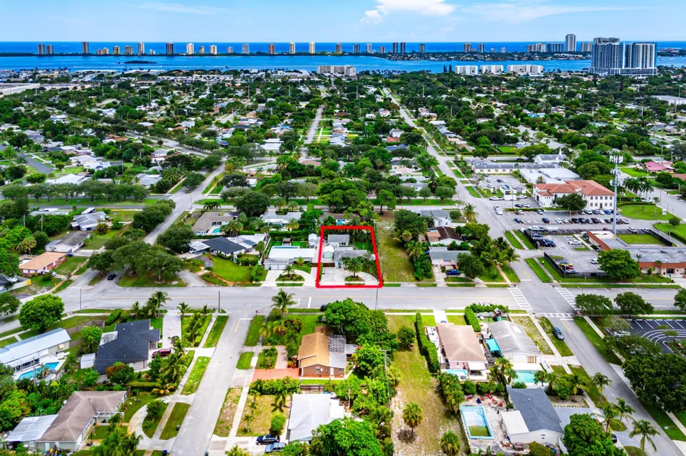 819 6TH STREET Lake Park, FL 33403