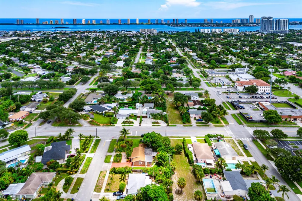819 6TH STREET Lake Park, FL 33403