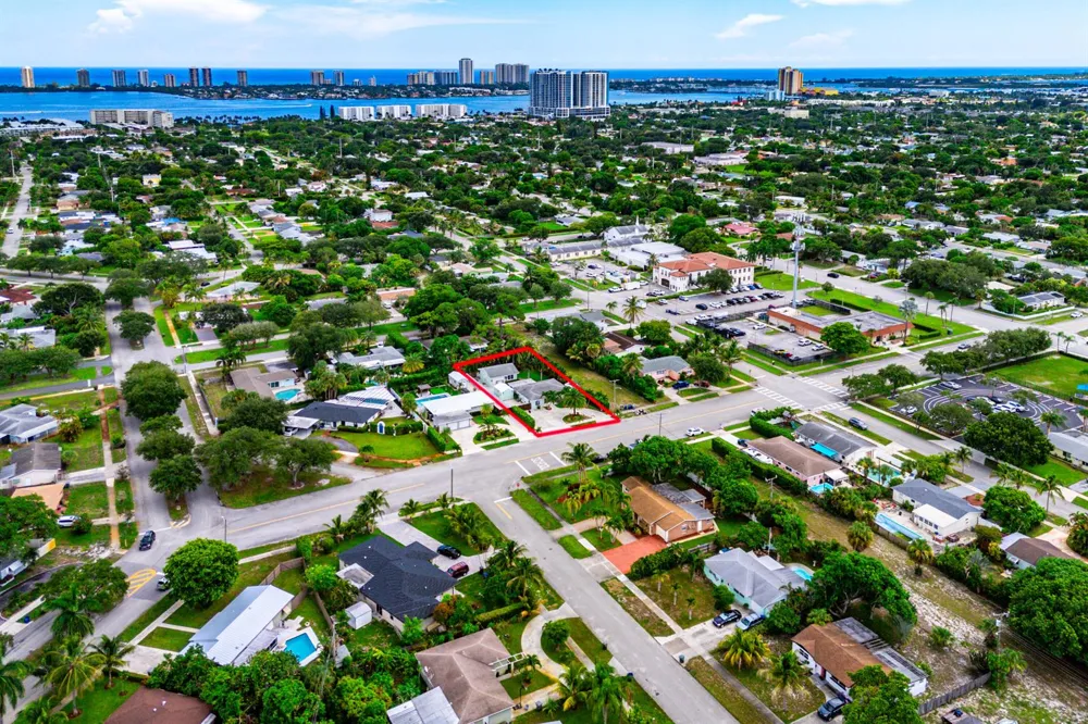 819 6TH STREET Lake Park, FL 33403