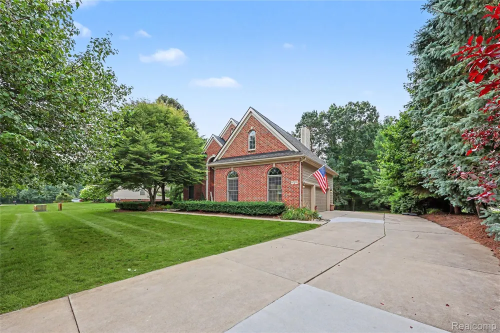 6304 Pennington Drive White Lake Charter Township, MI 48383