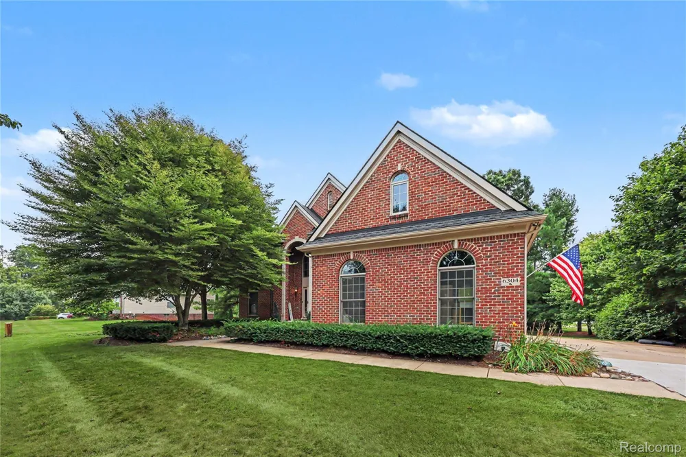 6304 Pennington Drive White Lake Charter Township, MI 48383