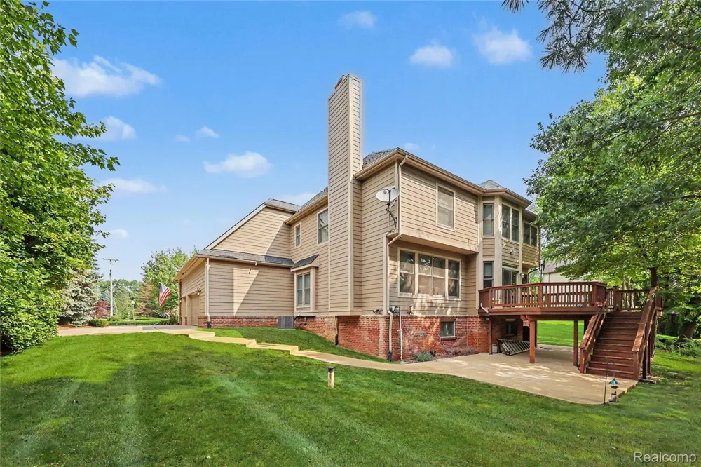 6304 Pennington Drive White Lake Charter Township, MI 48383