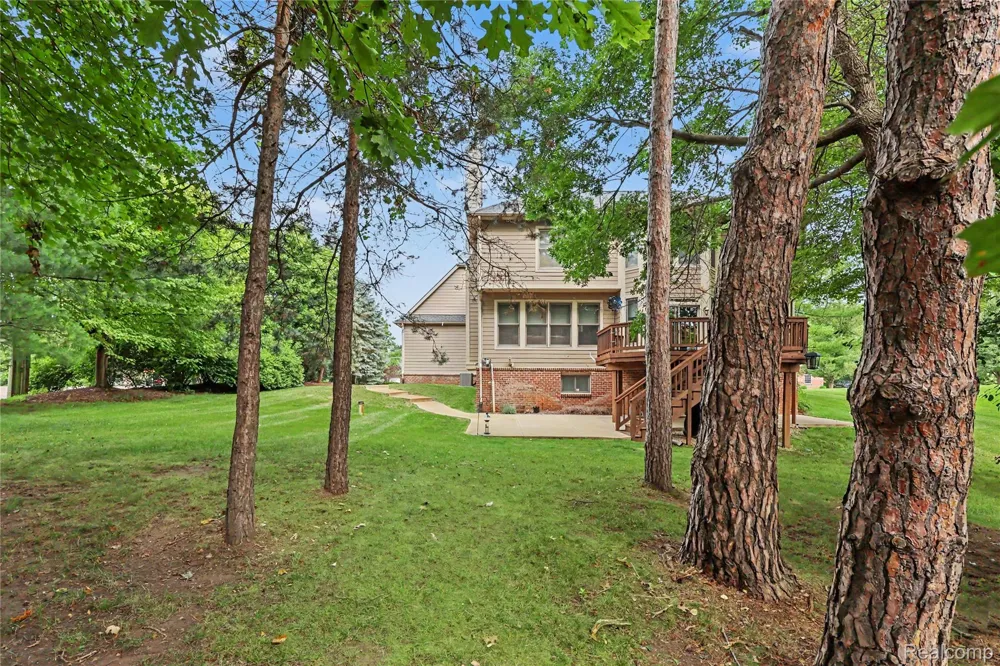 6304 Pennington Drive White Lake Charter Township, MI 48383