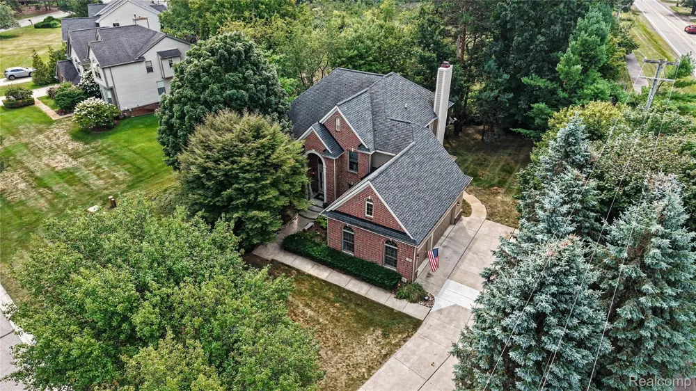 6304 Pennington Drive White Lake Charter Township, MI 48383