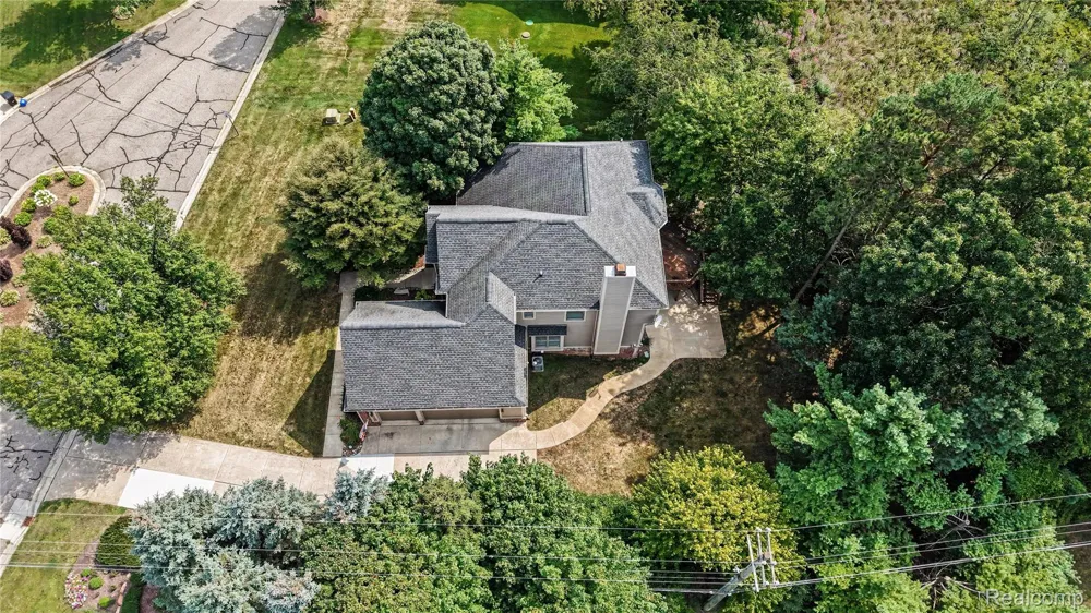 6304 Pennington Drive White Lake Charter Township, MI 48383