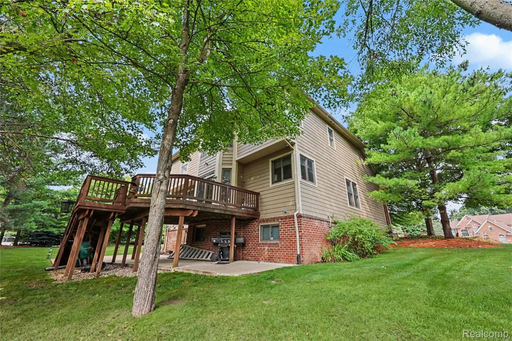 6304 Pennington Drive White Lake Charter Township, MI 48383