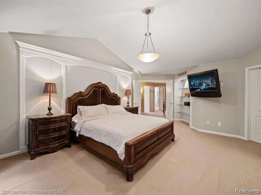 6304 Pennington Drive White Lake Charter Township, MI 48383
