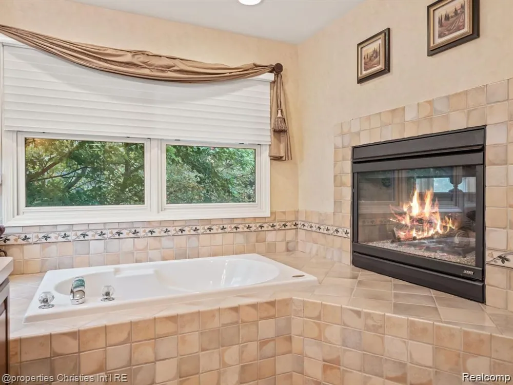 6304 Pennington Drive White Lake Charter Township, MI 48383