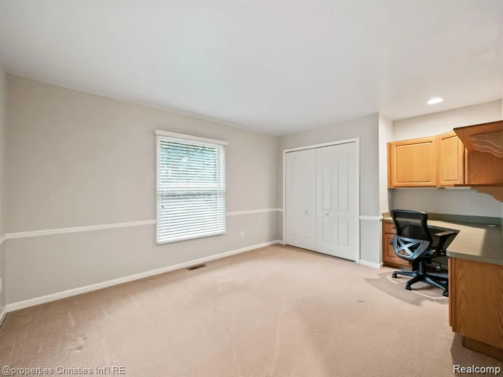 6304 Pennington Drive White Lake Charter Township, MI 48383