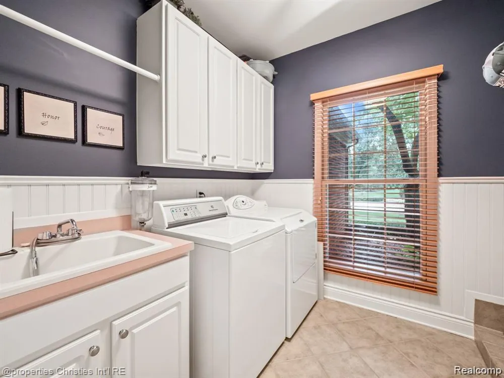 6304 Pennington Drive White Lake Charter Township, MI 48383