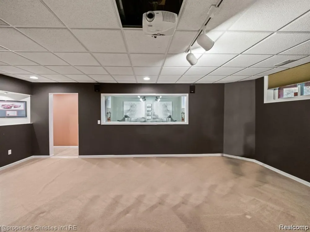 6304 Pennington Drive White Lake Charter Township, MI 48383