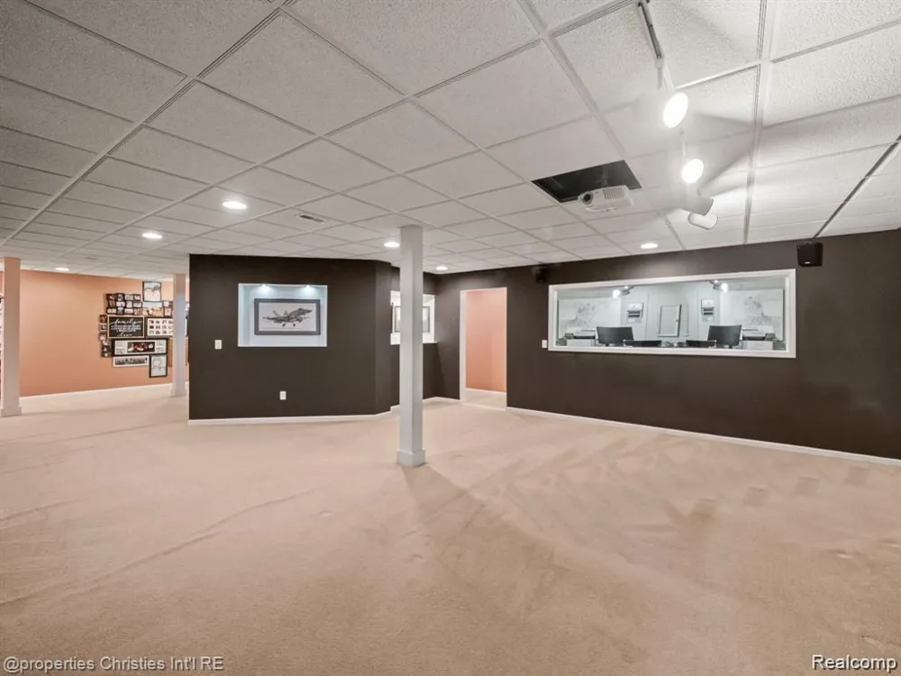 6304 Pennington Drive White Lake Charter Township, MI 48383