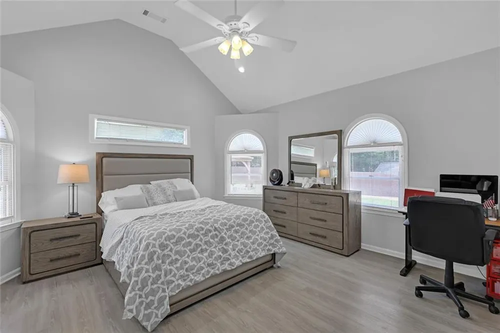 569 Garner Way NW Lilburn, GA 30047