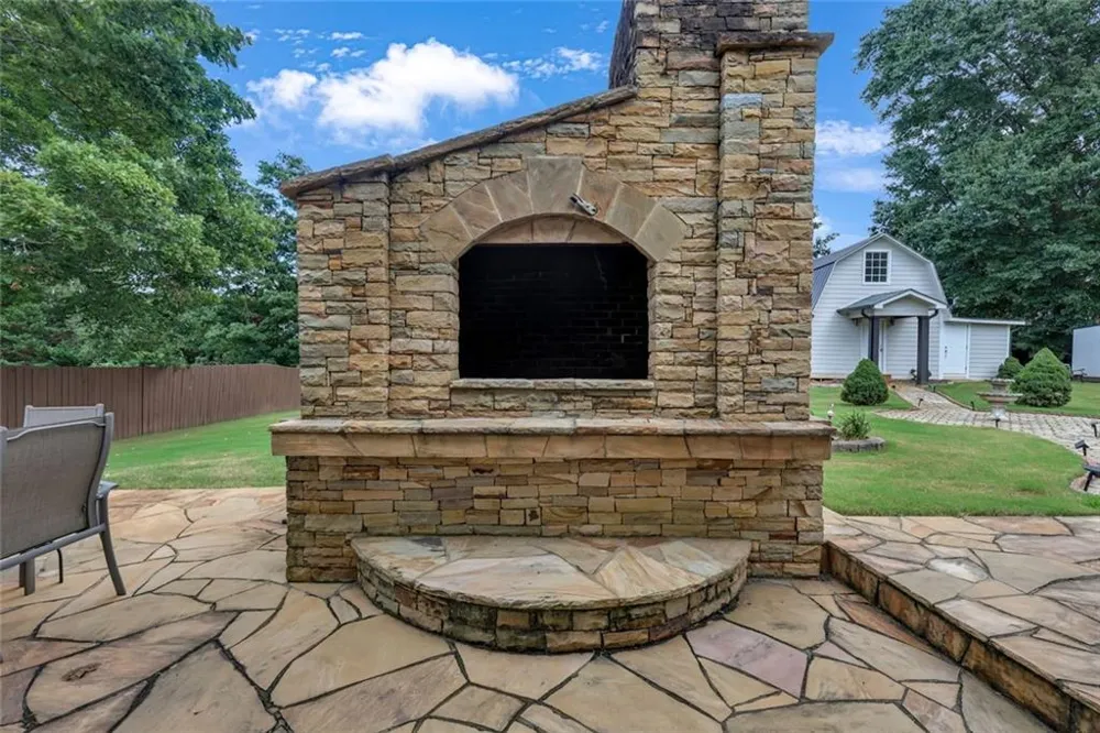 569 Garner Way NW Lilburn, GA 30047
